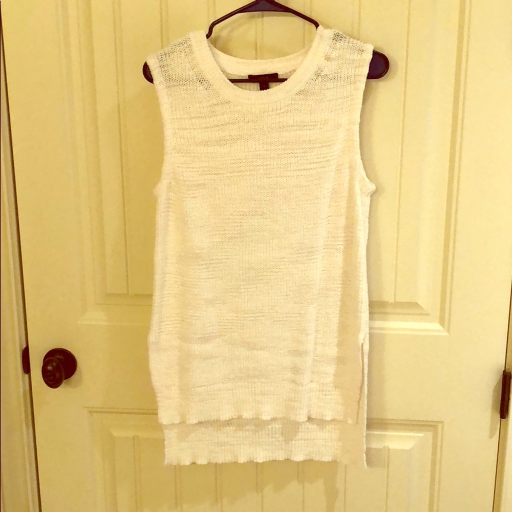 Sleeveless knit top